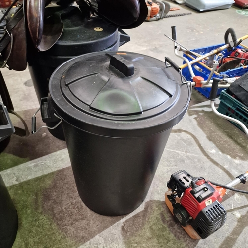 469 - Black Bin With Lid