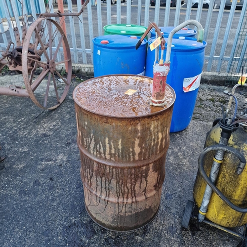 575 - Oil Barrel & Pump