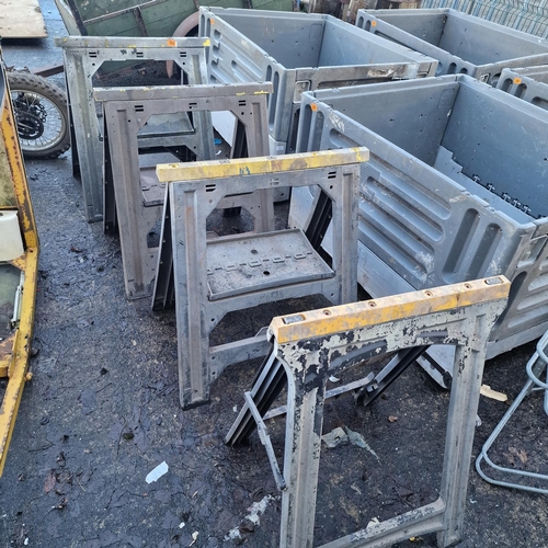 586 - Lot Of 4 Trestles