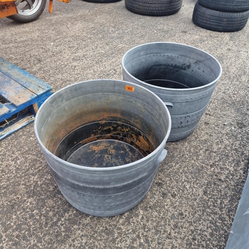 993 - 2x 1/2 Barrell Planters