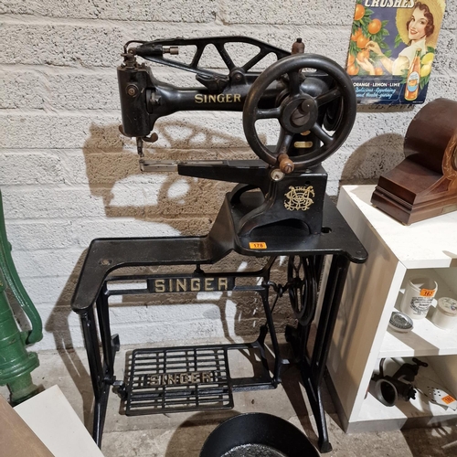 178 - Vintage Singer Sewing Machine On Base