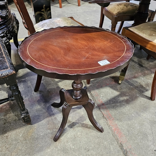 1129 - Beautiful Mahogany Side Table