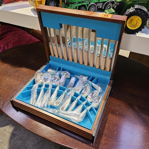 65 - Cutlery Set