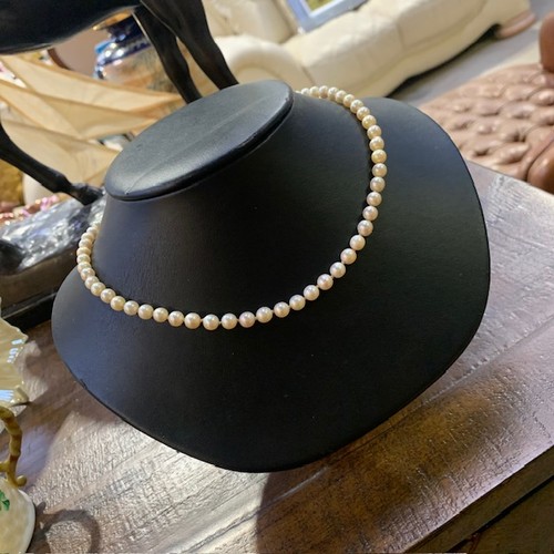 942B - A Lovely Pearl Necklace