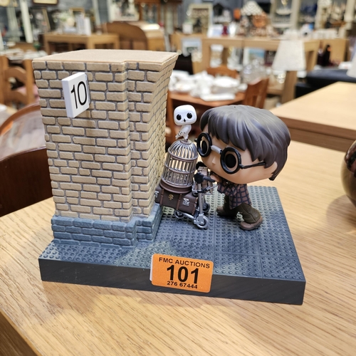 101 - Harry Potter Through The Platform Figure