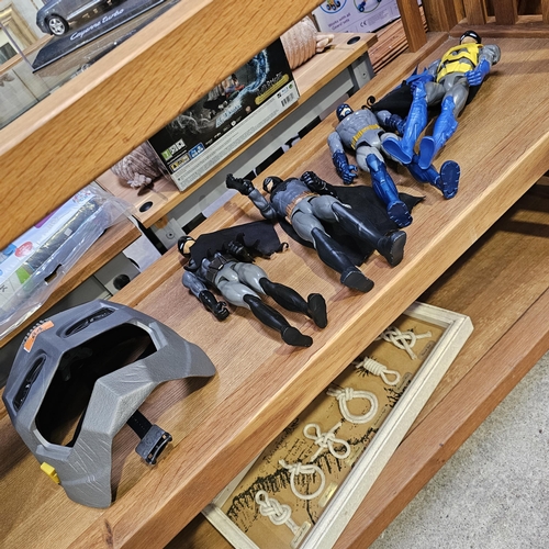 84 - Batman Figures & Talking Mask