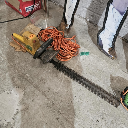 118 - McCulloch Electric Hedge Trimmers