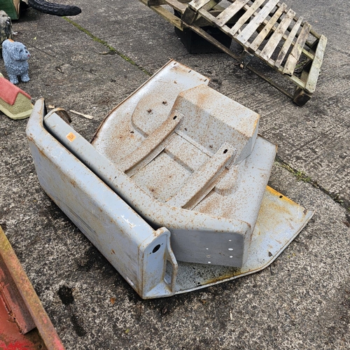 627 - 2x 135 Mudgaurds