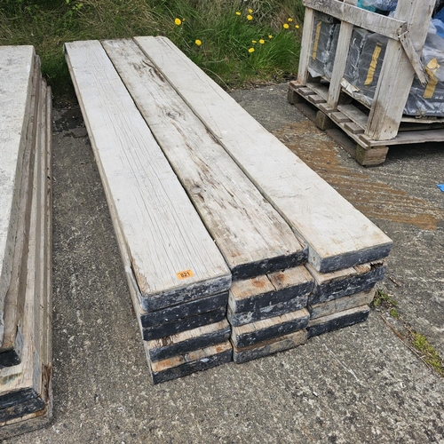 821 - 15 x Builders Planks