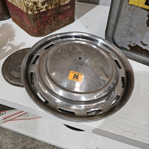 86 - 3 Old Hub Caps