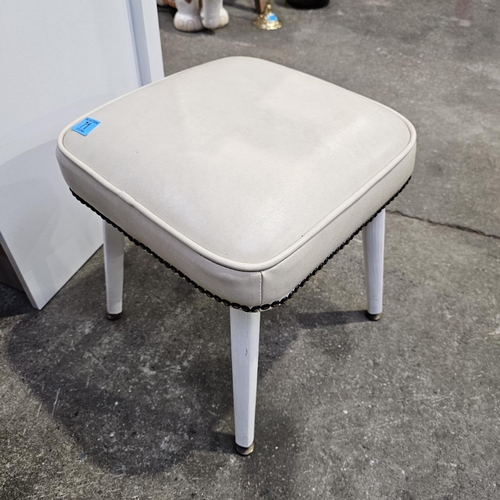 71 - Retro Stool