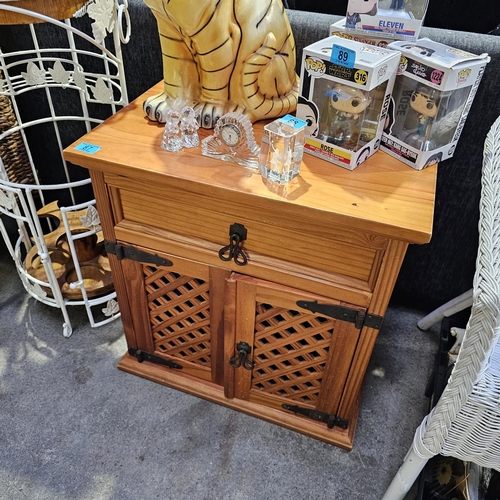 87 - Pine Lattice Unit