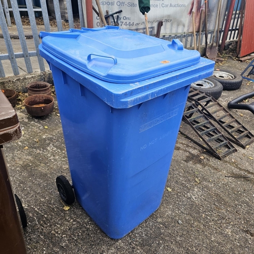 17 - Wheelie Bin