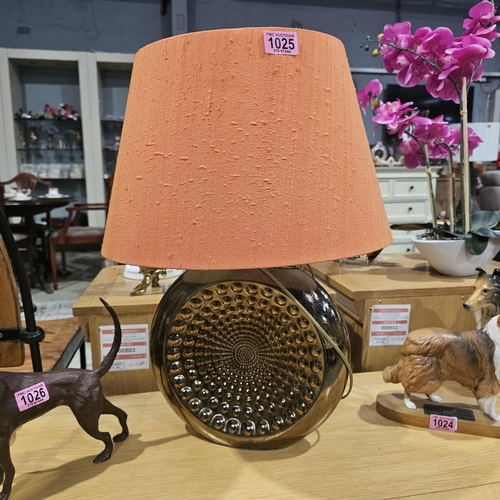 1025 - A Modern Table Lamp