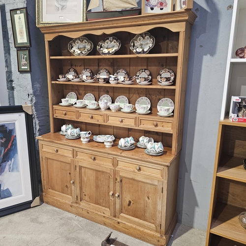 560 - Large Pine Dresser