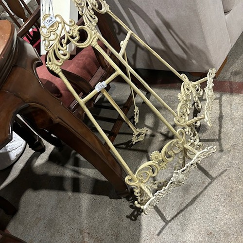 134A - Cream Cast Iron Easel