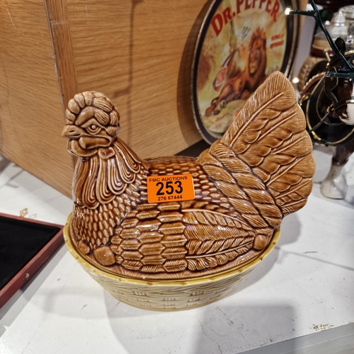 253 - Small Hen Egg Holder