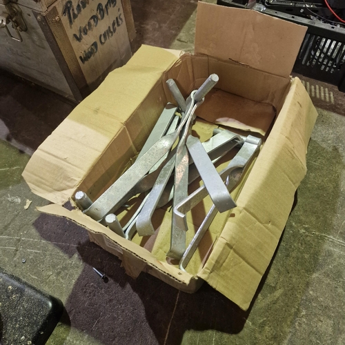 223 - Lot Of Galvanised Hooks