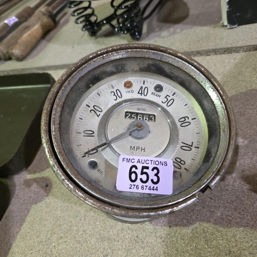 653 - Morris Minor Clock
