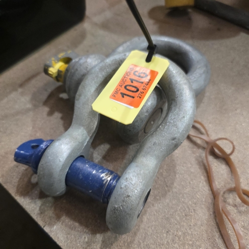 2 Large Shackles