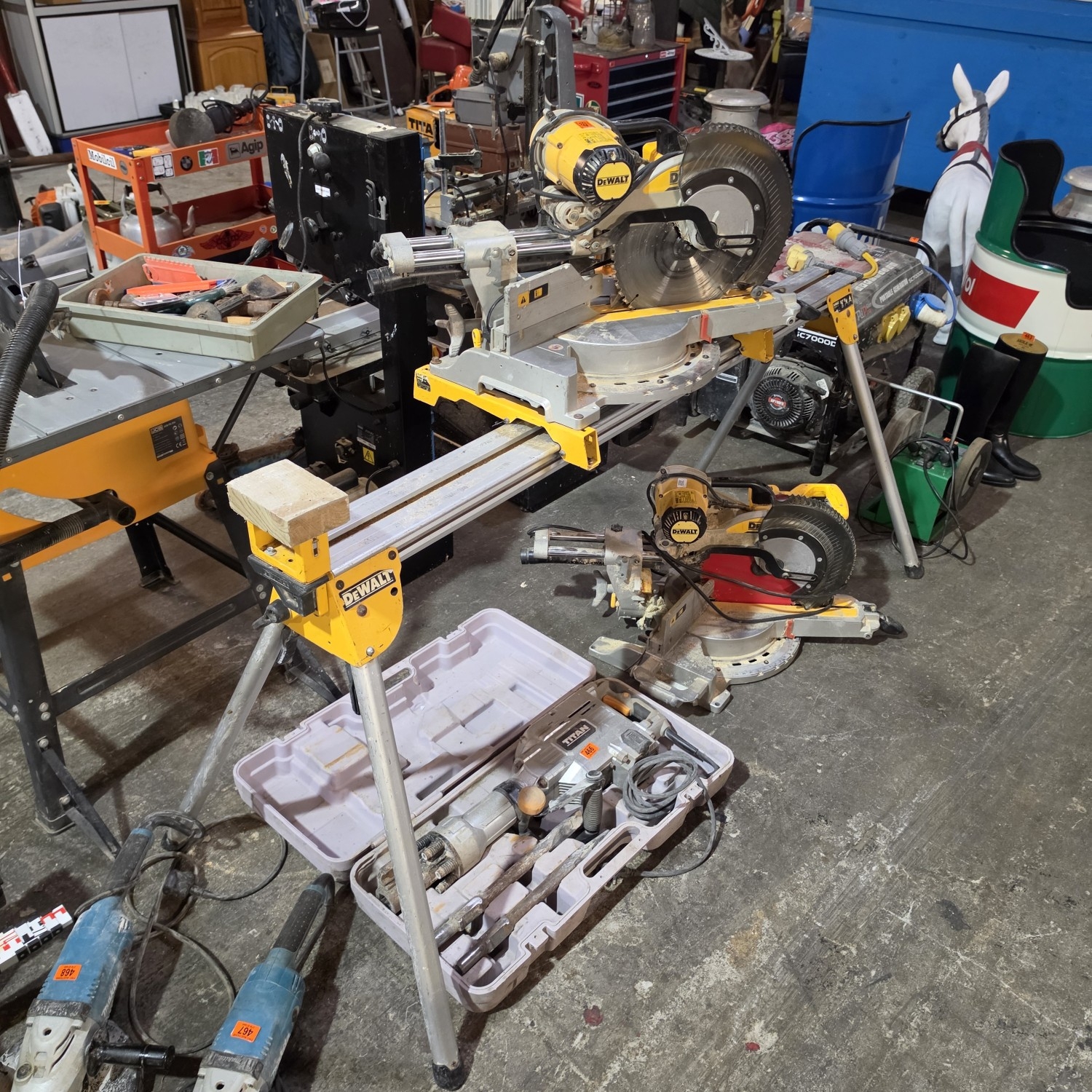 A Dewalt Cross Cut Mitre Saw & Stand