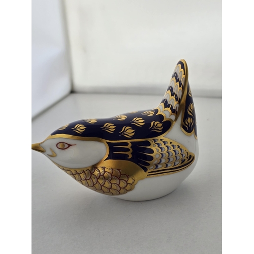 129 - Royal Crown Derby Wren ceramic paperweight. Gold RCD stopper - First quality. Excellent condition. B... 
