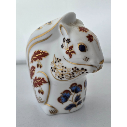 122 - Royal Crown Derby Squirrel ceramic paperweight. Gold RCD stopper - First quality. Excellent conditio... 