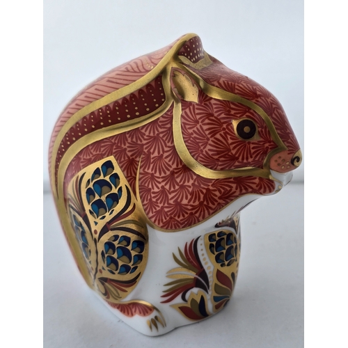 123 - Royal Crown Derby Red Squirrel ceramic paperweight. Gold RCD stopper - First quality. Excellent cond... 