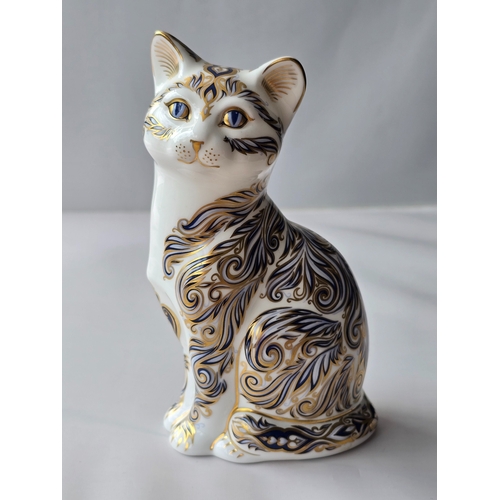125 - Royal Crown Derby Majestic Cat ceramic paperweight. Collectors Guild Edition, no 496. Gold RCD stopp... 