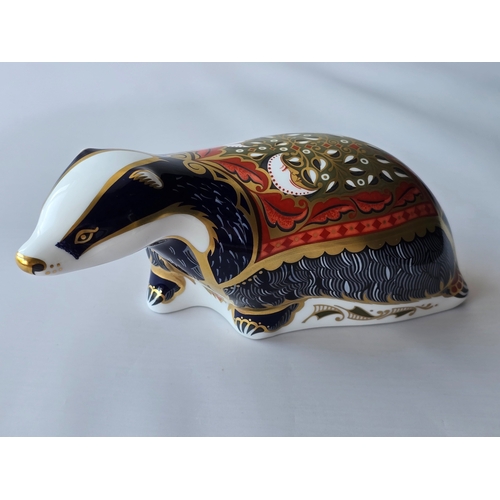 137 - Royal Crown derby Moonlight Badger ceramic paperweight. Gold RCD stopper -  First quality. Excellent... 
