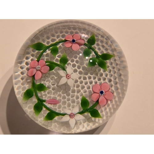 160 - Valentines Gift: Baccarat (Fr) Paperweight - Garland of pink & white flowers on Honeycombe. From 198... 