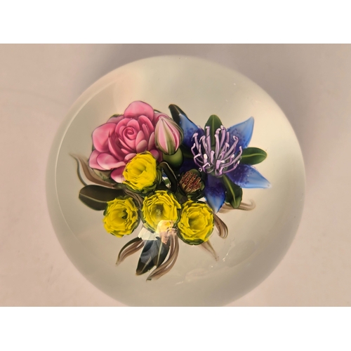 168 - Ken Rosenfeld paperweight - A superb bouquet from Ken, with 4 yellow roses, blue and  pink flowers, ... 