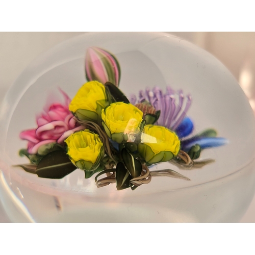 168 - Ken Rosenfeld paperweight - A superb bouquet from Ken, with 4 yellow roses, blue and  pink flowers, ... 