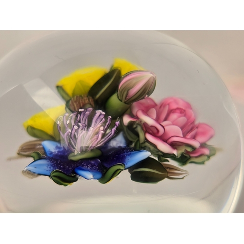 168 - Ken Rosenfeld paperweight - A superb bouquet from Ken, with 4 yellow roses, blue and  pink flowers, ... 
