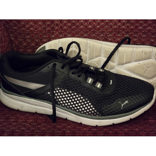 55 - Puma Everfit pair trainers: Hardly used. Size 9.5 UK, 44 Eur.  Very comfortable.  Excellent conditio... 