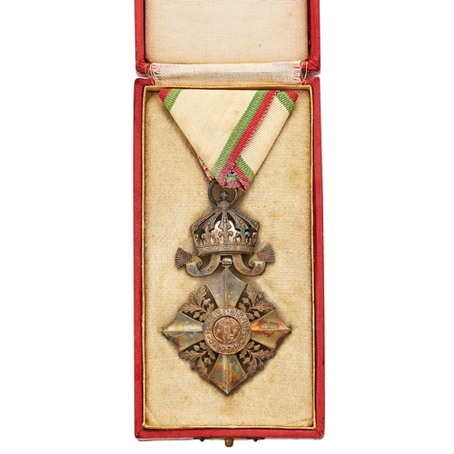 98 - Bulgaria. WW1 Order of Civil Merit 6th Class, cased breast badge  A good silver cross with silver oa... 