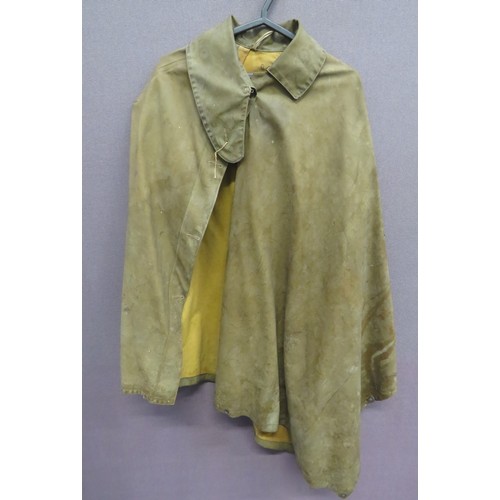 321 - Attributed WW1 Pattern Waterproof Cape khaki tan, rubberised linen cape. Large, fold over collar. Th... 