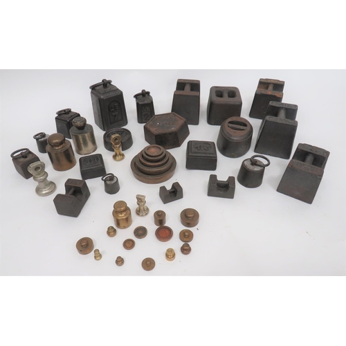 335 - Quantity of Various Weights
including steel with top ring ... Steel with central bar ... Brass stack... 