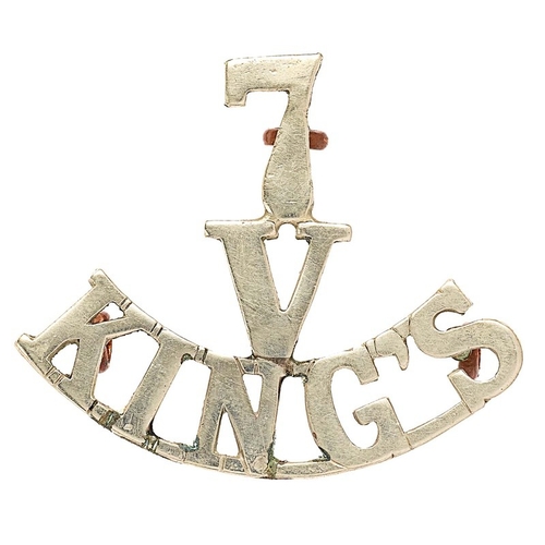 198 - 7 / V / KING'S pre 1908 shoulder title. Good scarce die-cast white metal issue. . Loops . GC HQ Isle... 