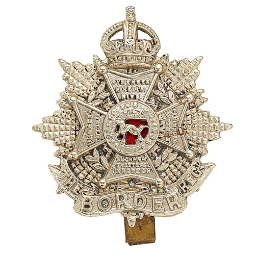 345 - Border Regiment scarce small Edwardian cap badge circa 1902-05.  Good die-stamped white metal crowne... 