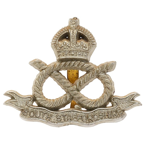 385 - South Staffordshire Regiment WW2 plastic economy cap badge.  Good grey crowned Stafford Knot on titl... 