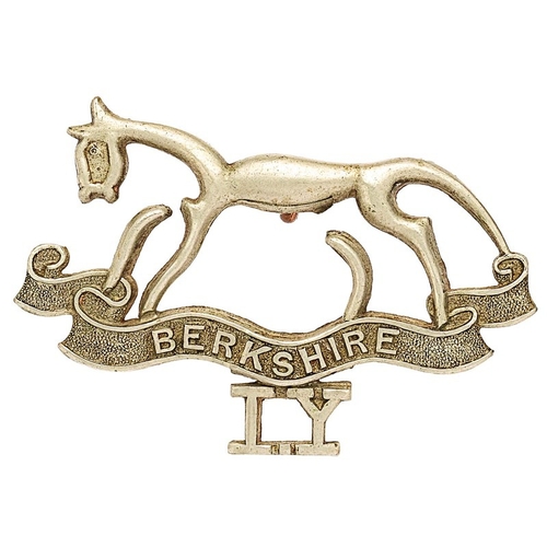 393 - Berkshire Imperial Yeomanry pre 1908 cap badge.  Good scarce die-cast white metal Uffington Horse on... 