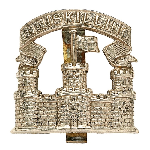 398 - Irish. Royal Inniskilling Fusiliers cap badge circa 1926-34.  Good scarce die-cast white metal INNIS... 