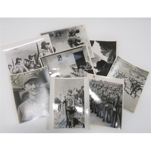 187 - Original WW2 Newspaper Photographs
approx. 10 x 8 inch, black and white photos.  Good selection incl... 