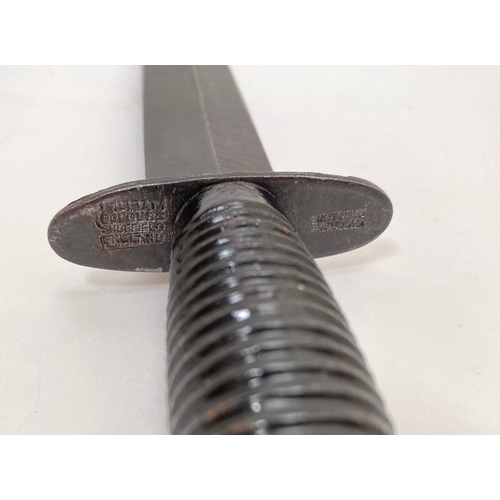 490 - 3rd pattern Fairbairn-Sykes Fghting knife circa WW2 / Early Post War.  A good example. The hilt with... 