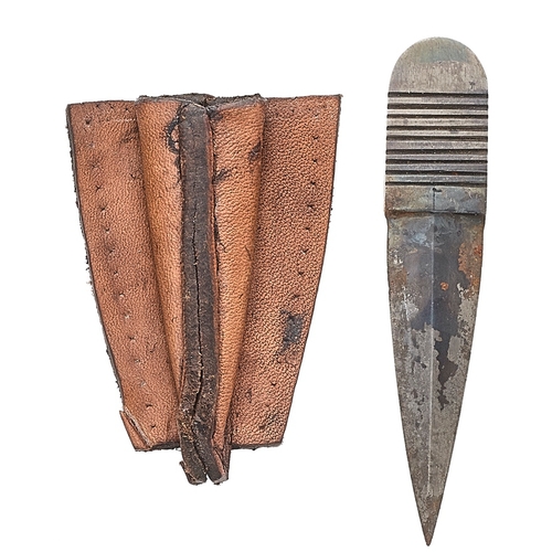 493 - WW2 Special Operations Executive SOE Lapel / Thumb Nail Dagger.  A rare example of the dagger of las... 