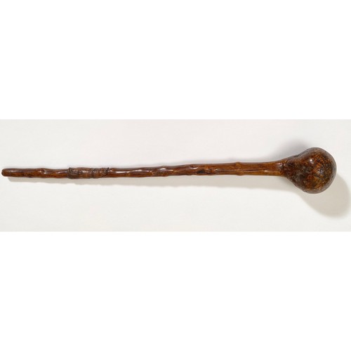 251 - Zulu Warriors Style knobkerrieA good root example of polished wood with ball head. Retaining fragmen... 