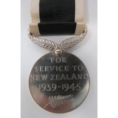 135 - WW2 New Zealand Medal Group
consisting 1939/45 Star, Africa Star, Italy Star, France & Germany S... 