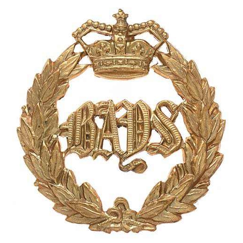 2nd Dragoon Guards (Queens Bays) Victorian cap badge circa 1896-1901.  Good scarce die-stamped brass crowned laurel sprays with old English BAYS to voided centre.    Loops.  VGC  Gordon Dine Collection