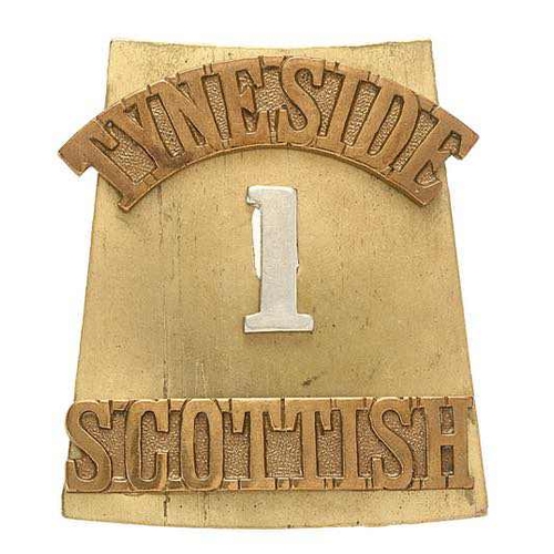 314 - TYNESIDE / 1 / SCOTTISH  WW1 Kitchener Army shoulder title badge.  Good scarce die-cast curved TYNES... 